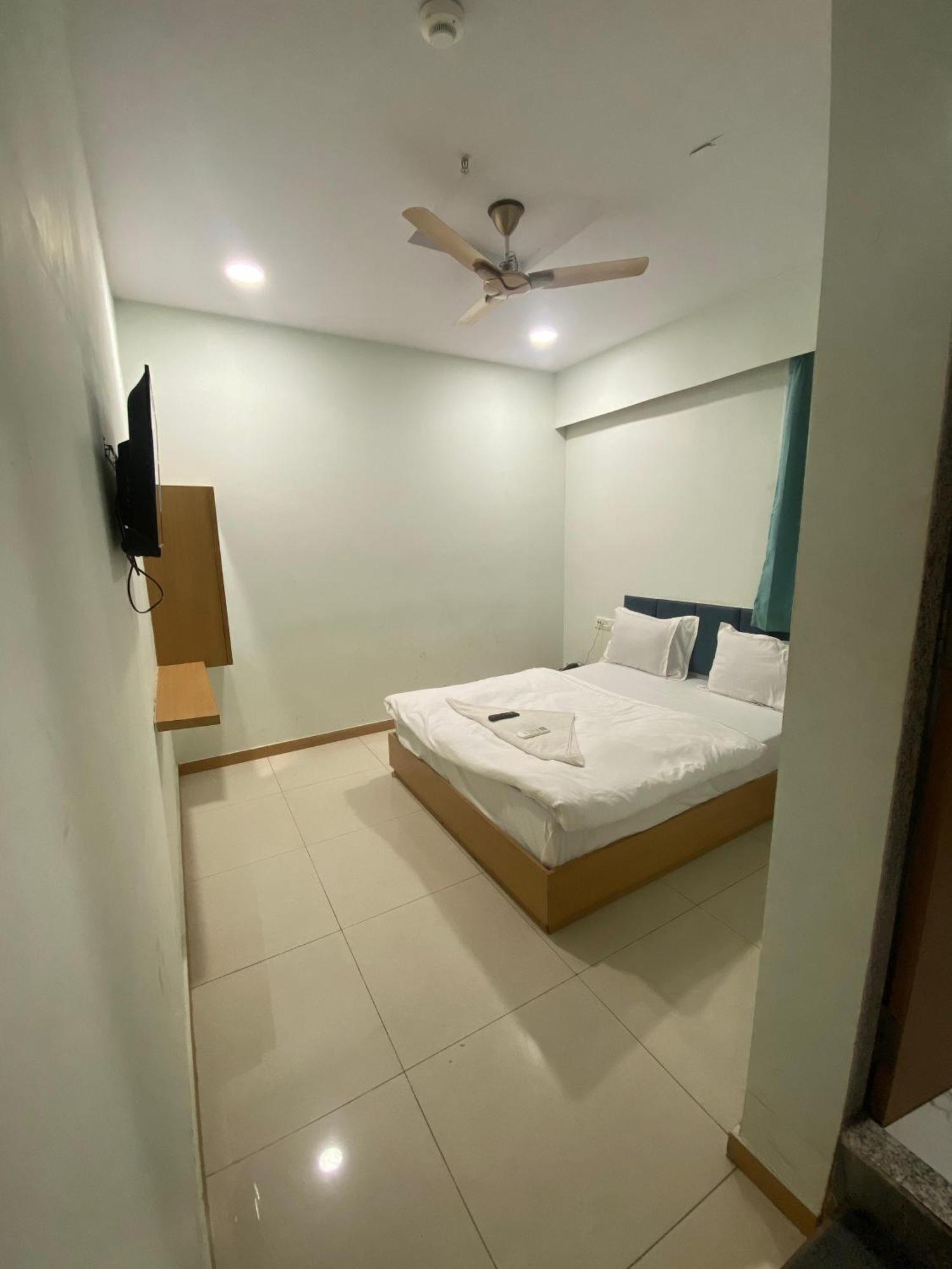 Hotel Sky Palace Adajan Surat Rom bilde