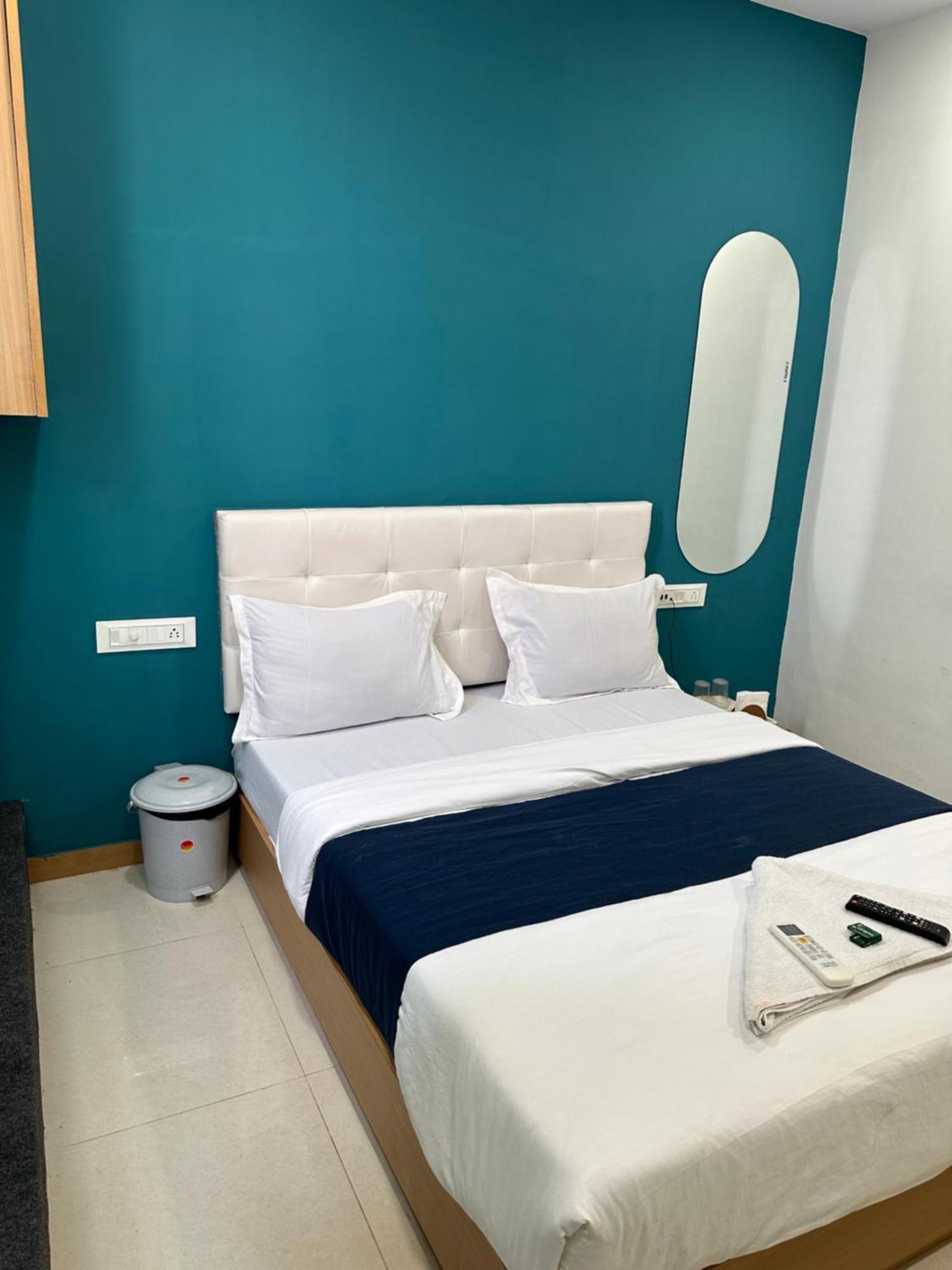 Hotel Sky Palace Adajan Surat Eksteriør bilde