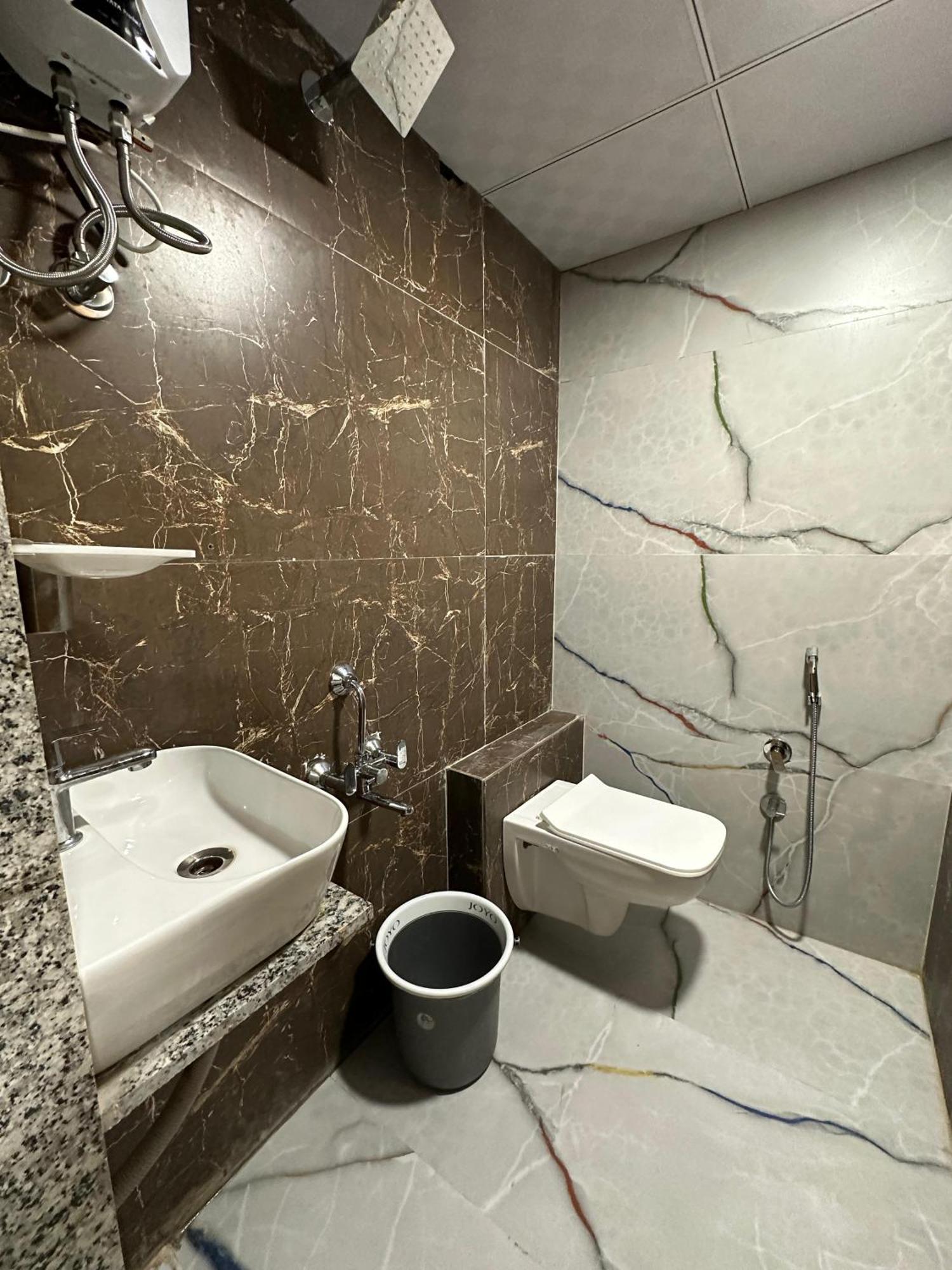 Hotel Sky Palace Adajan Surat Rom bilde
